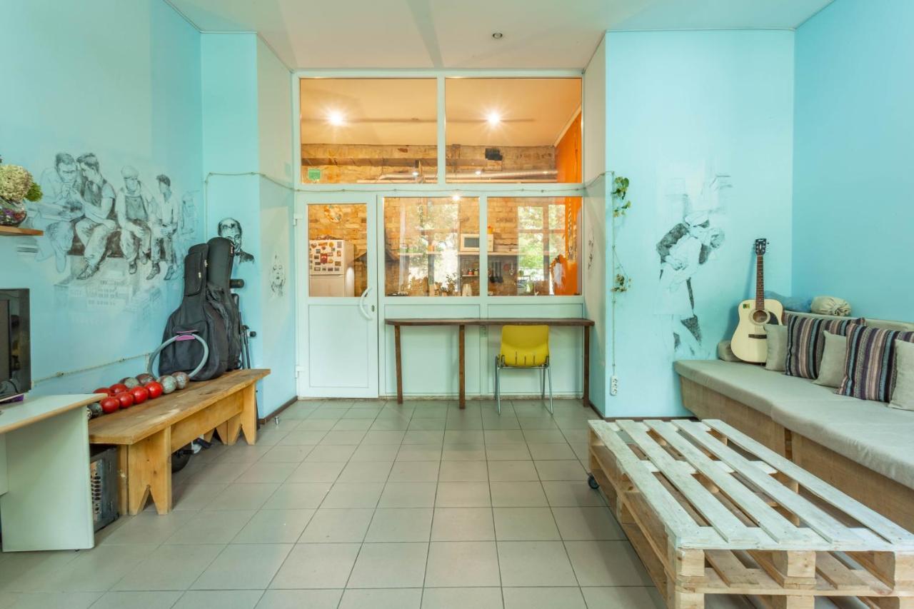 Garis Factory Hostel Kyiv Exterior photo
